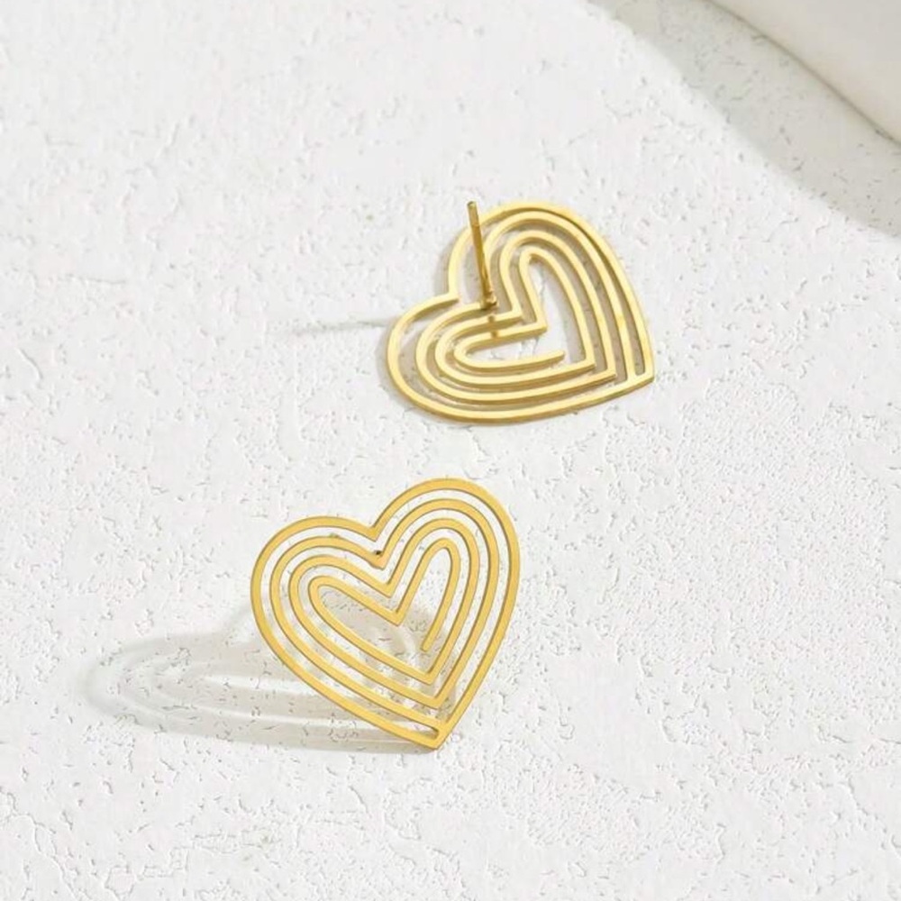 💛 Heart Earrings 💛 - Picture 2 of 4